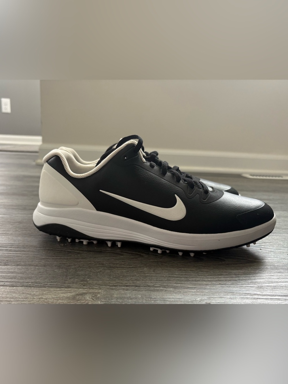 Nike Infinity G Men Black and White Golf Spiked Shoes Men size 11.5
Like New - Picture 2 of 6